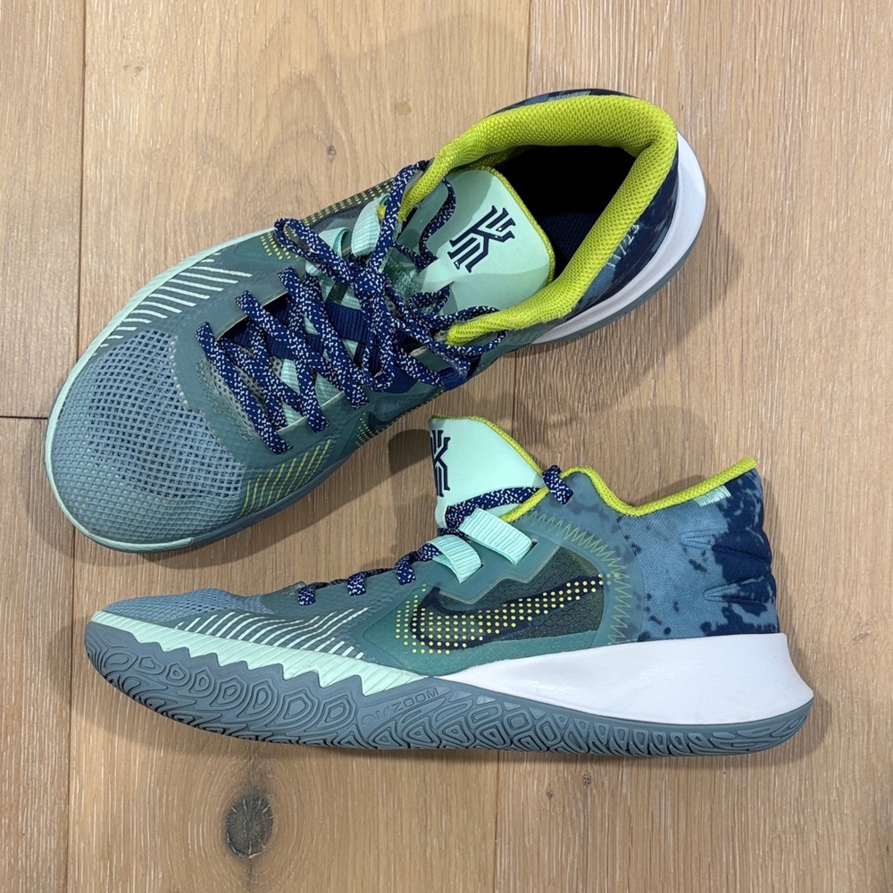 Kyrie Flytrap 5. Nike Basketball Sneakers.
